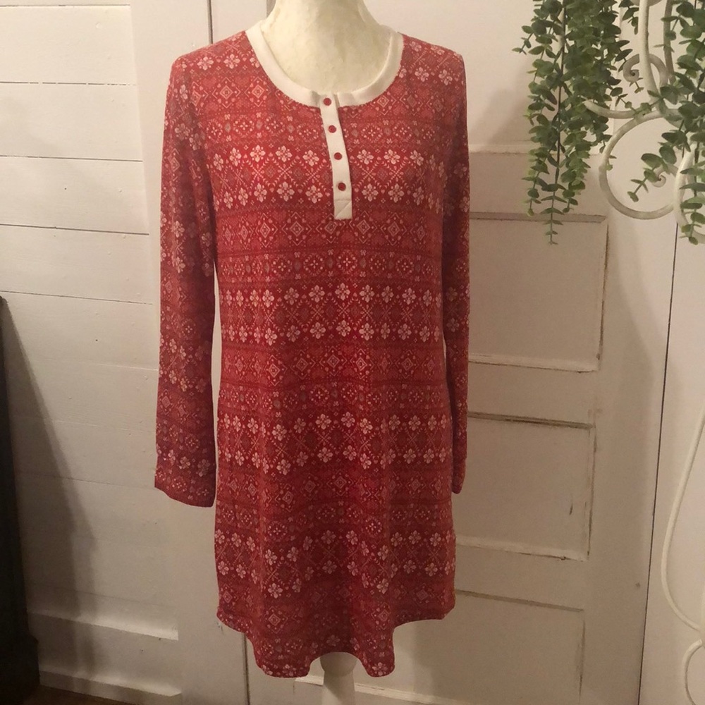NWOT Womens Medium Laura Ashley Sleepshirt Long Sleeve Red with Snowflakes
